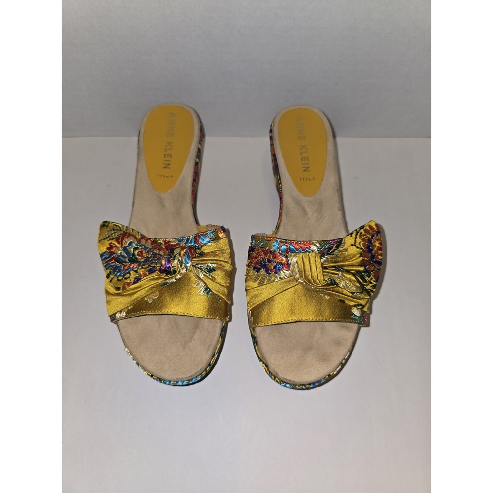Anne Klein Vibrant Yellow Multicolored Floral Shimmering Bow Wedge Sandal Sz 8